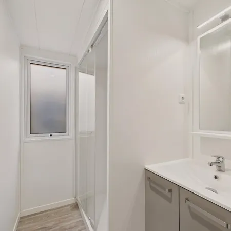 Neuf Pour 6 Dans Avec Piscine *